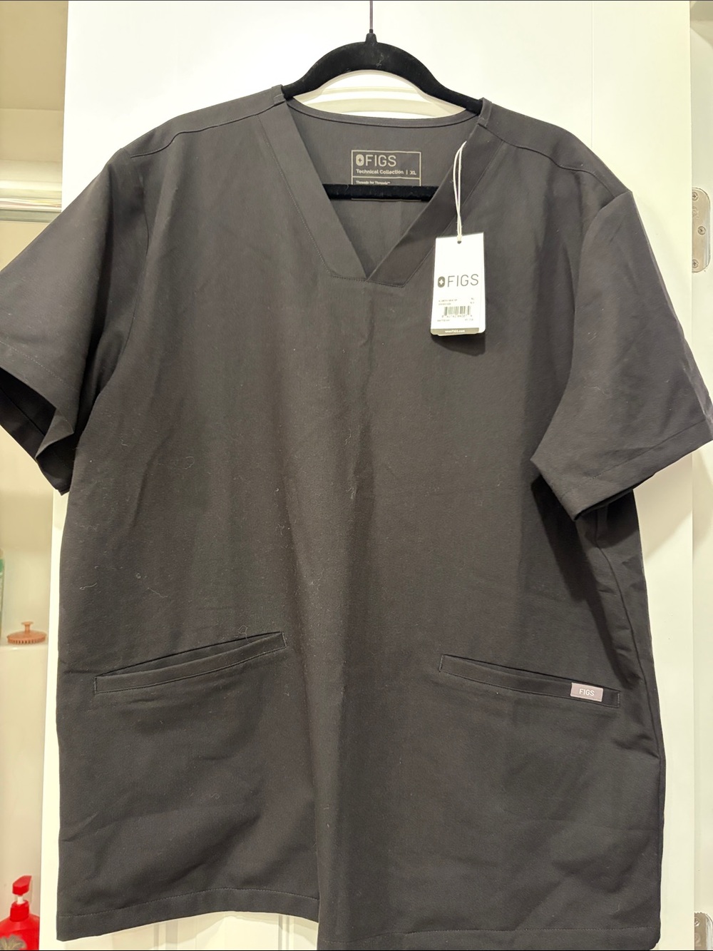 Figs Men's Black Jimeta V-Neck Scrub Top with Double Front Pockets Size XL